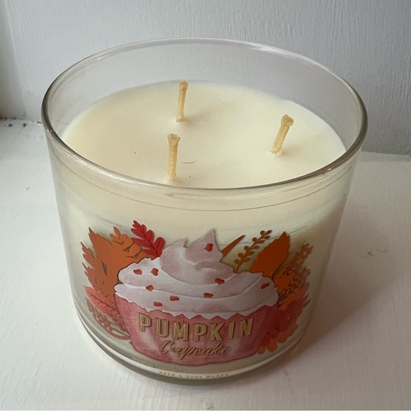 Bath & Body Works Pumpkin Cupcake Scented Three Wick Candle - Picture 2 of 2